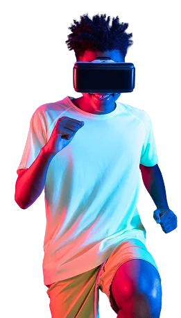 Une personne vêtue d'une tenue blanche et d'un casque de réalité virtuelle court énergiquement dans un environnement coloré et éclairé au néon, mêlant excitation virtuelle et réelle.